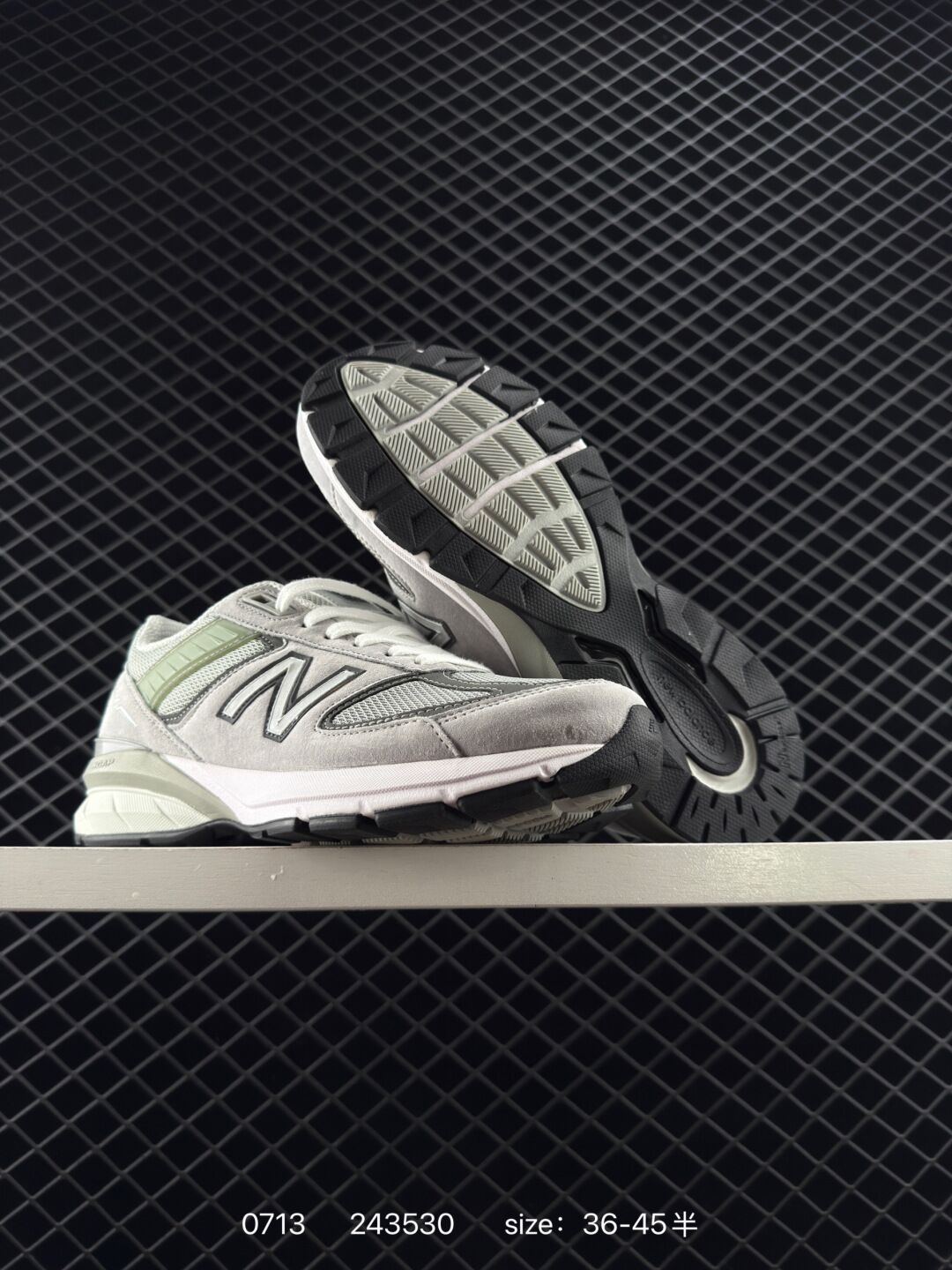 נעליים של ניו באלאנס 990