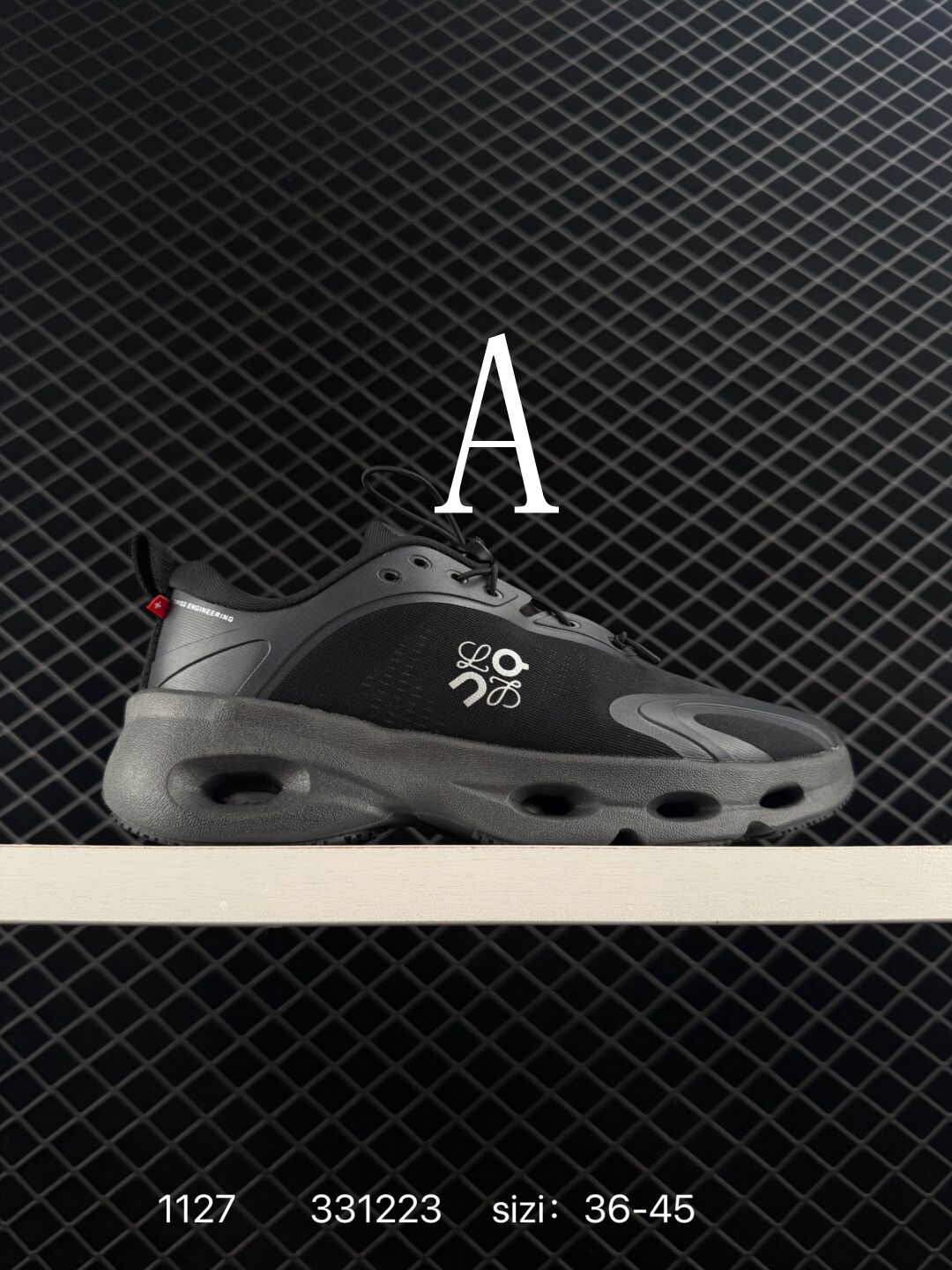 נעליים של און קלאוד בשיתוף לואבה