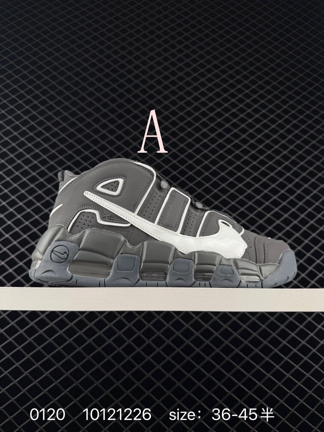 נעליים של נייק איר More Uptempo