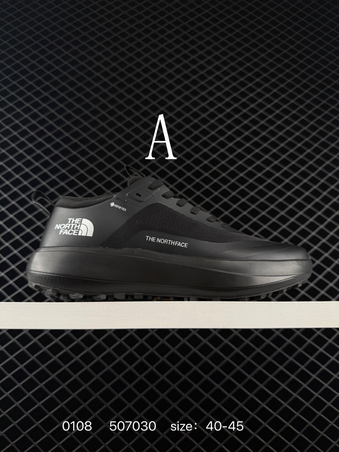 נעליים של  דה נורט' פייס